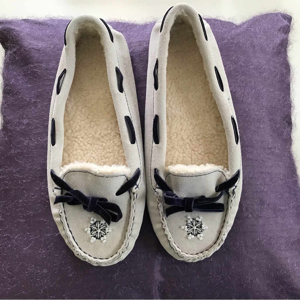 L.L. Bean Pale Gray Moccasin Suede Slippers, Sz7, NEW